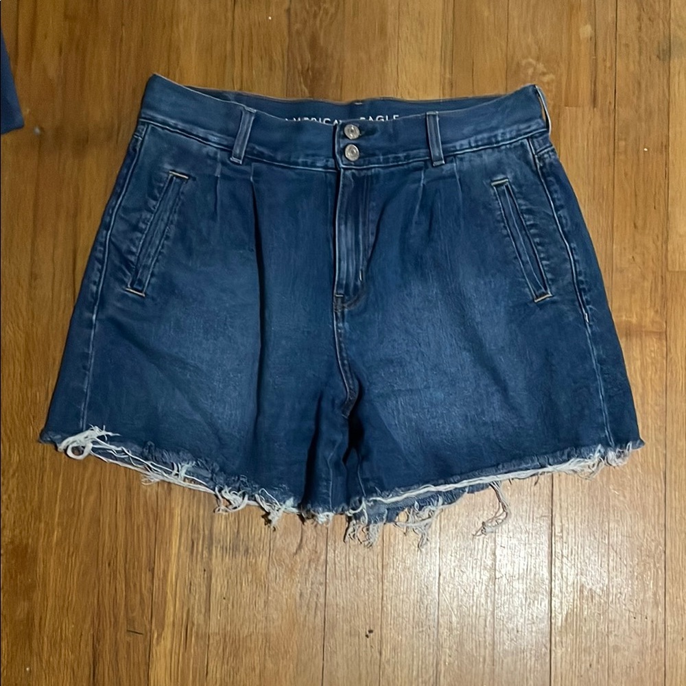 Women’s American Eagle Denim “Mom” Shorts Size 10